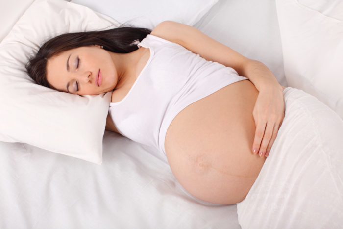 terhesség alatt alszik a gyomorban