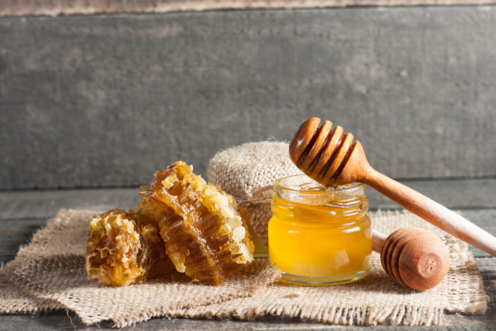 a természetes akne manuka méz előnyei