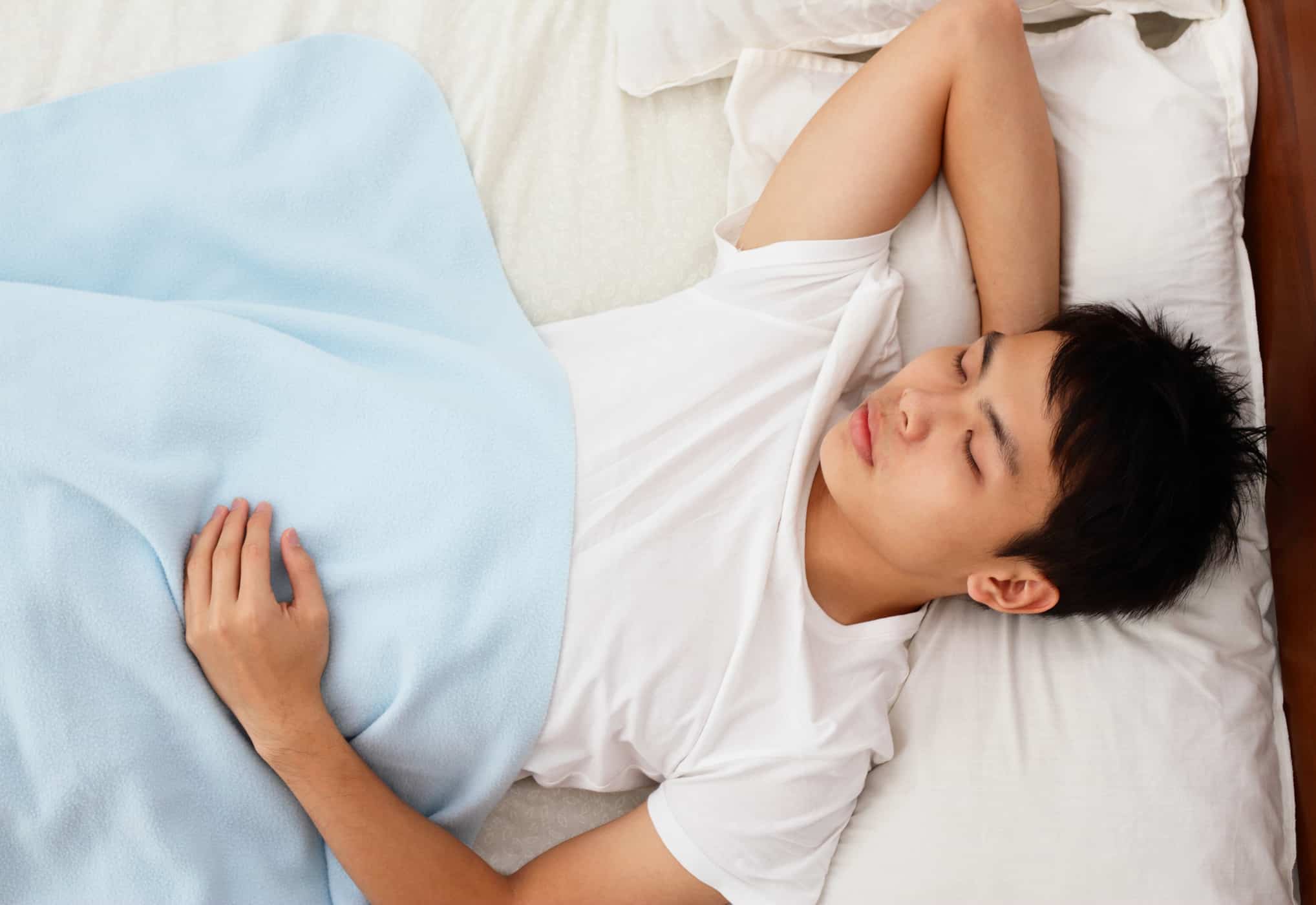 az alvó helyzet befolyásolja az emésztést