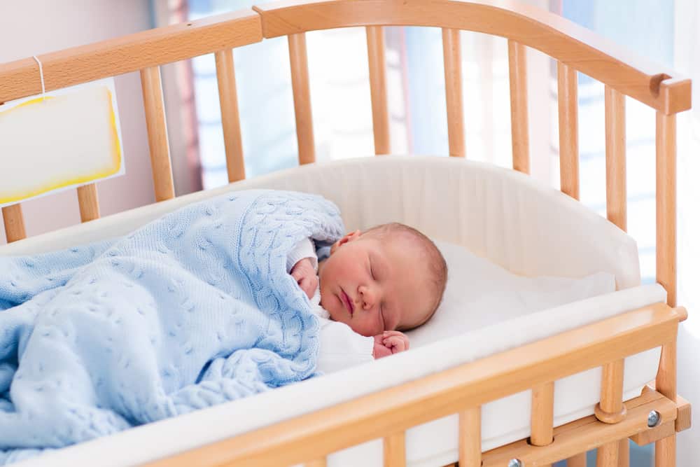 a babáknak a takaróval alvó veszélye