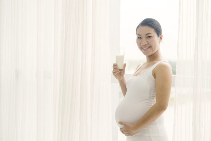 a terhes nők tejet fogyasztanak