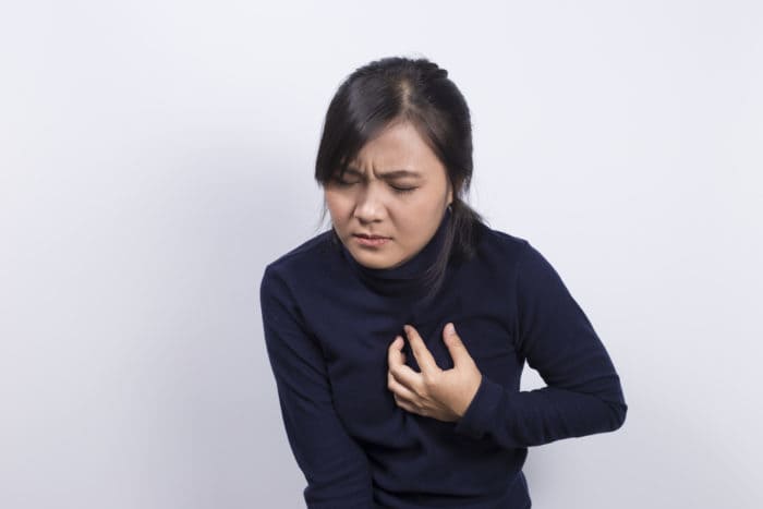 a szívbetegségre jellemző mellkasi fájdalom