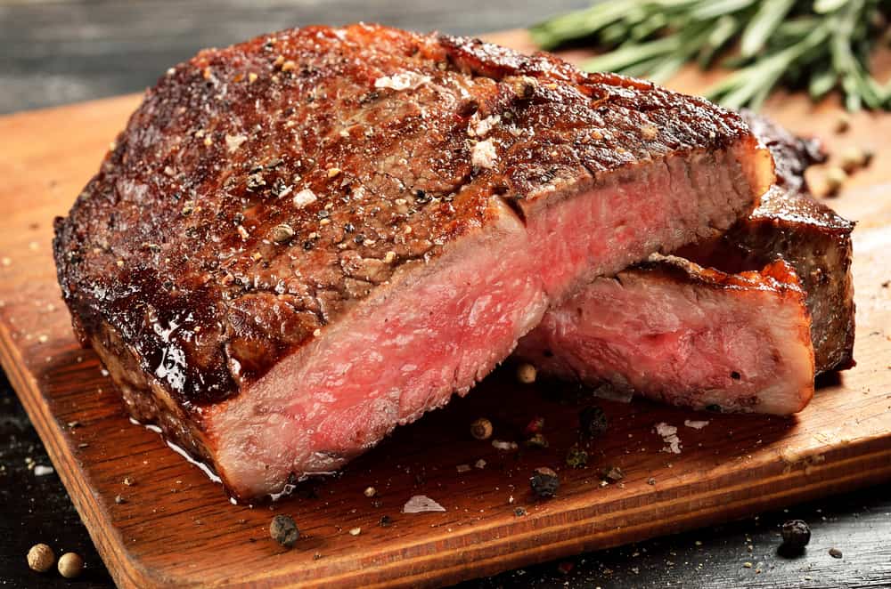 vörös folyadék a hús steak