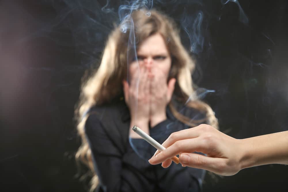 a cigarettafüst veszélye a passzív dohányzók számára